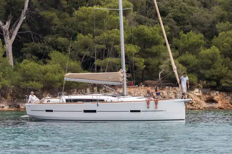 monohull exterior