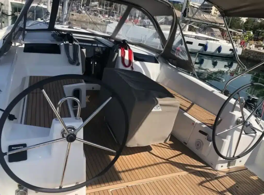 monohull cockpit