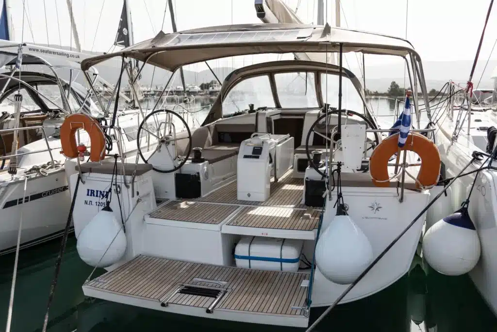 monohull cockpit