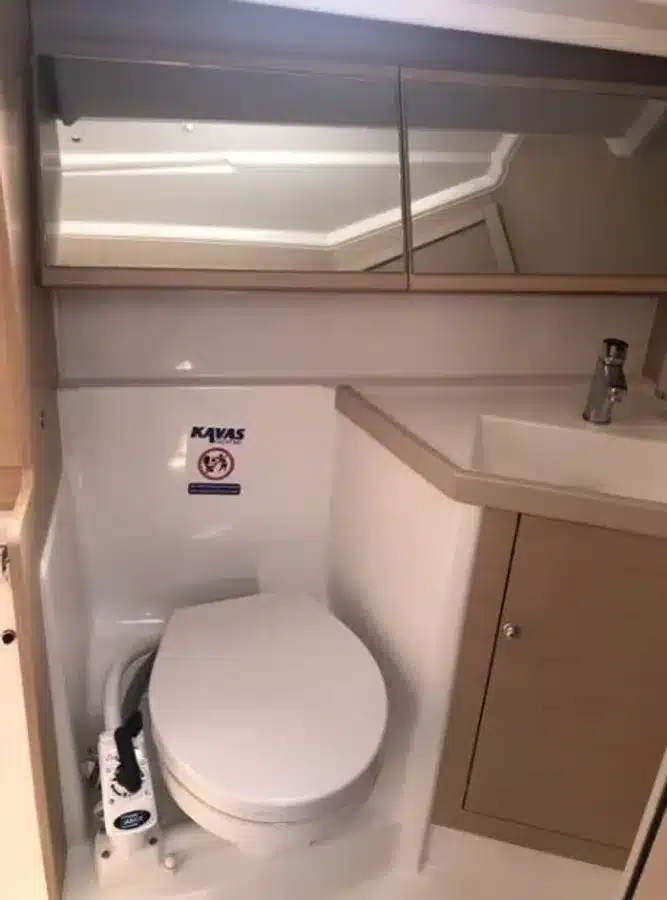 monohull bathroom