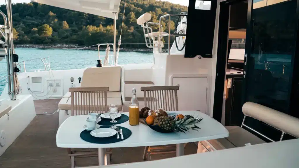 catamaran bcockpit